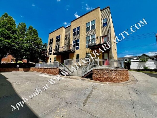Photo - Beautiful 2 Bed 2.5 Bath Townhome Near The...