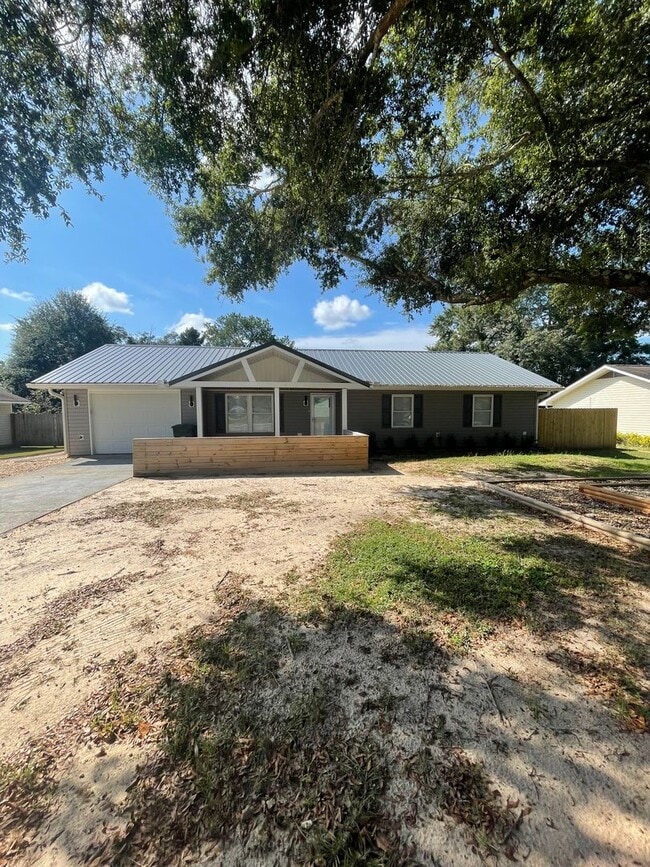 Building Photo - Available May!