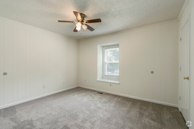 309-D - 2BR, 1.5BA - 950SF - Bedroom - Timbercrest Townhomes