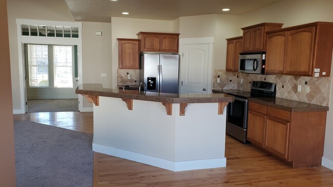 Photo - 638 W Cedar Pointe Way