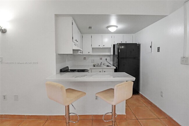 Photo - 753 Michigan Ave Unidad 3B