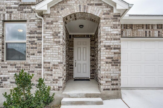 Photo - 525 Windom Way