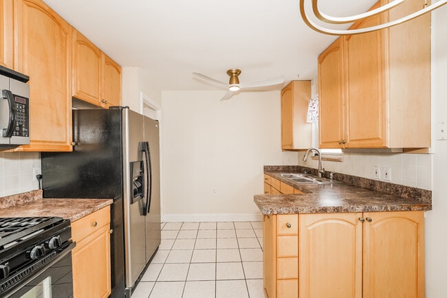 Photo - 1557 Woodrow Ave