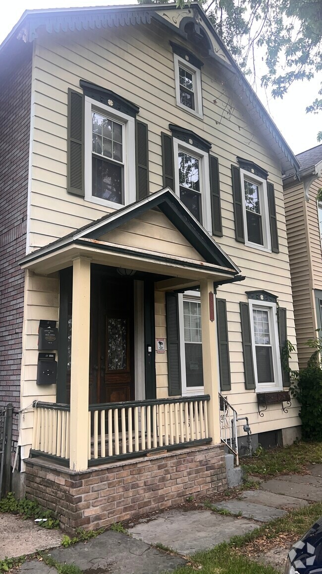Building Photo - 627 4th Ave Unit 2 Rental