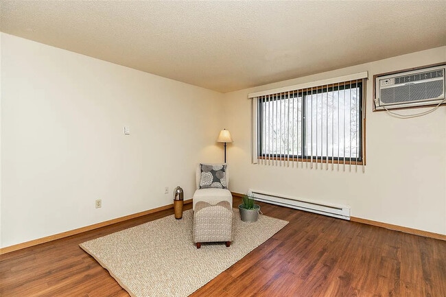 Espacio habitable (Fotos anteriores de la unidad real en buenas condiciones) - 808 Benton Dr Unidad 23