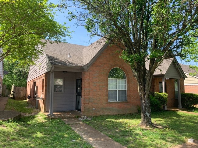 Building Photo - Under repair!