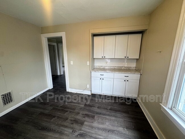 Photo - 128 Roslyn St