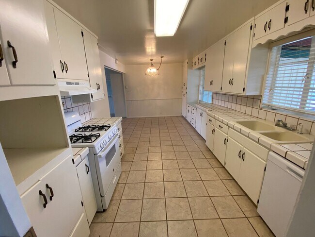 Photo - Home in Tulare for Rent!