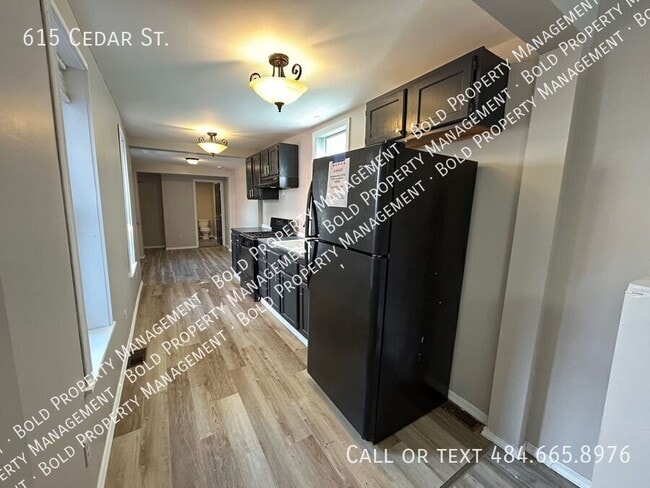 Photo - 615 Cedar St