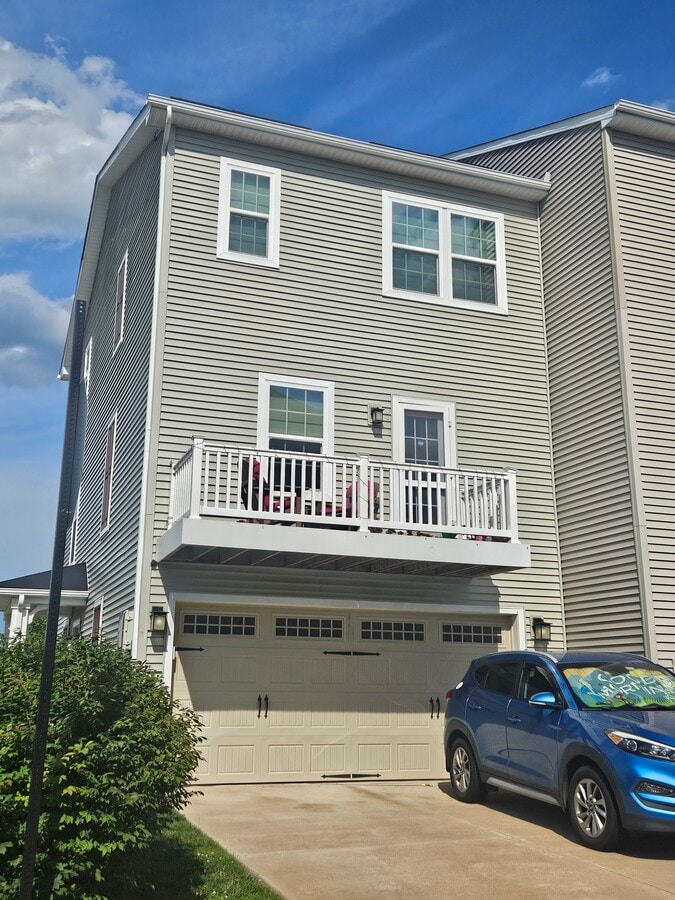 Photo - 11829 Hall St