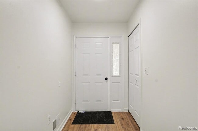 Photo - 21864 Laurel St