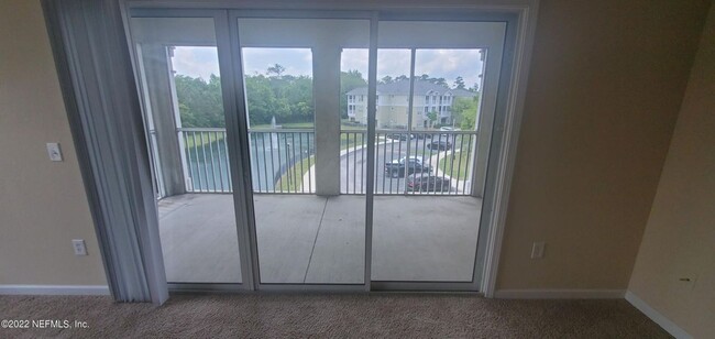 Building Photo - 2 bedroom 2 bathroom condo for rent Unit 8290 Gate Pkwy W #620