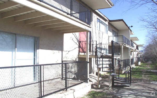 Photo - Metropolitan