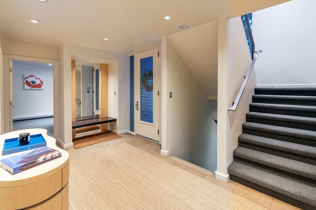 Photo - 506 W Hallam St