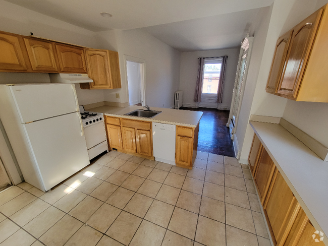 Building Photo - 2016 Spring Garden St Unit 3F Rental