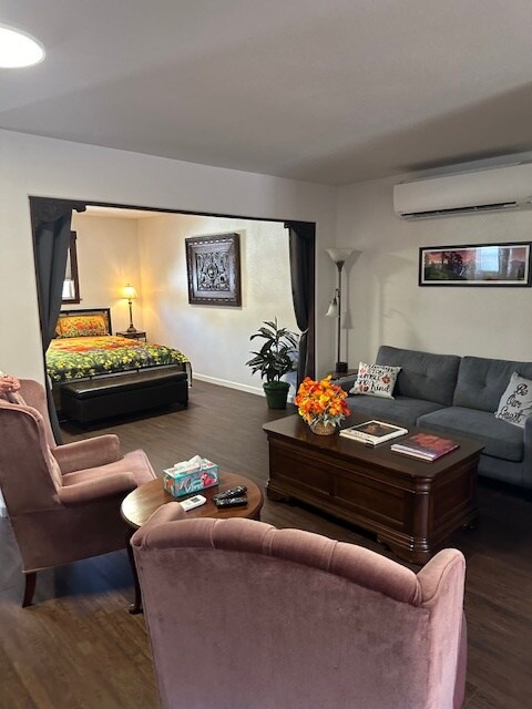 Photo - 44938 Person Loop S