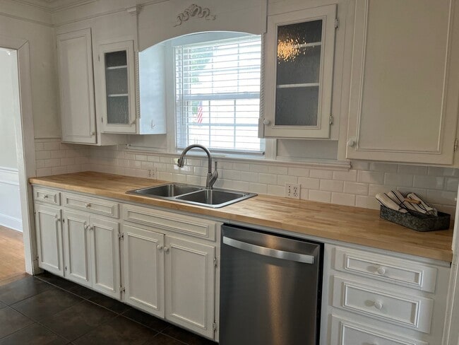 Photo - Beautiful and updated South Highlands 3BR/2BA.