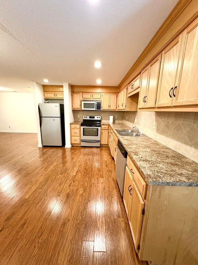 Photo - 5-Campbell Unit 538-2