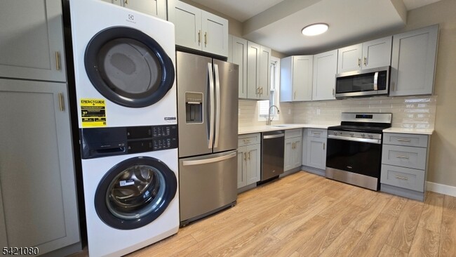 Photo - 411 Lanza Ave Unit 2