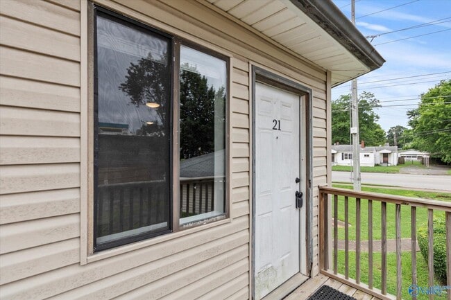 Building Photo - 3801 SW Triana Blvd Unit 21