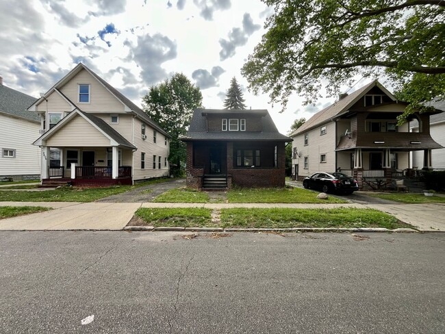 Photo - Three bedroom one bathroom home for rent