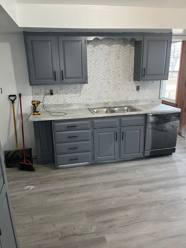 Photo - 3 bedroom, 2 bath in Harvard Park.