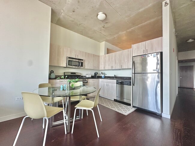 eat in kitchen with SS appliances - 235 W Van Buren St Unit #3310