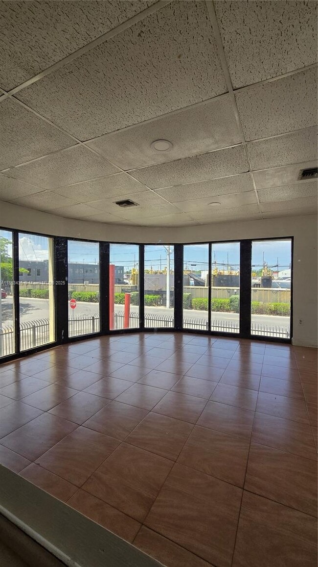Building Photo - 3396 NW S River Dr Unit 3396 Rental