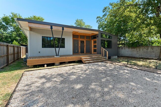Building Photo - 1908 Richcreek Rd Rental