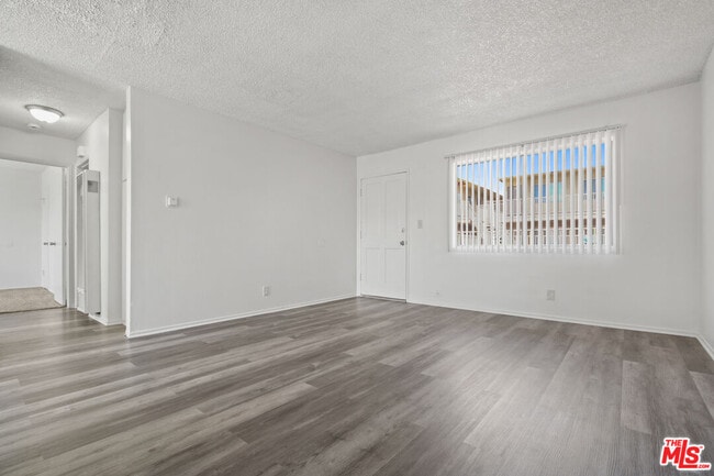 Building Photo - 14108 Doty Ave Rental