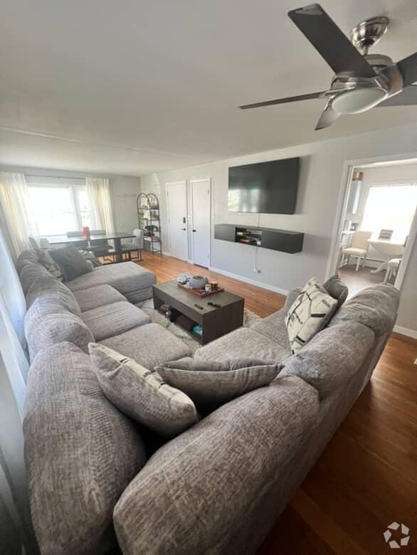Building Photo - 7441 W Isham Ave Unit #1 Rental