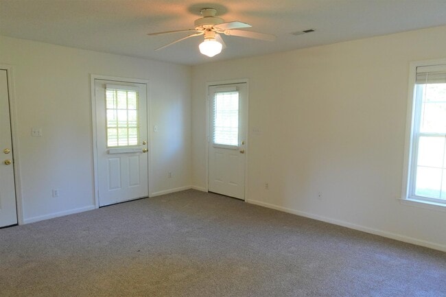 Photo - 206 River Oaks Cir