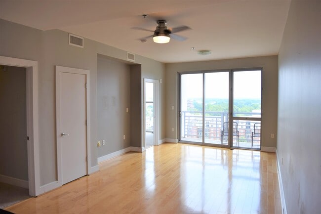 Photo - 333 W Trade St