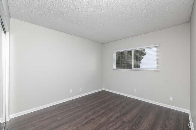 2BR, 1BA - 700SF - Living Room