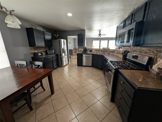 Photo - 714 N Vista Dr