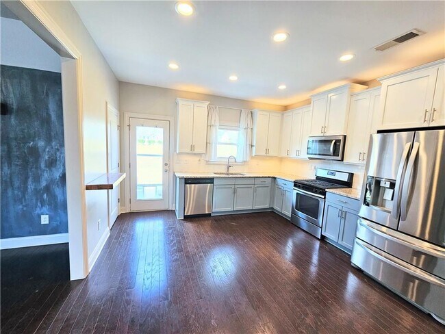 Photo - 821 Westmoreland Circle Northwest