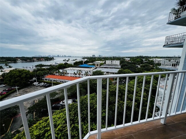 Building Photo - 6900 Bay Dr Unit 8D Rental