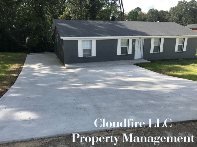 Photo - 201 James Cir