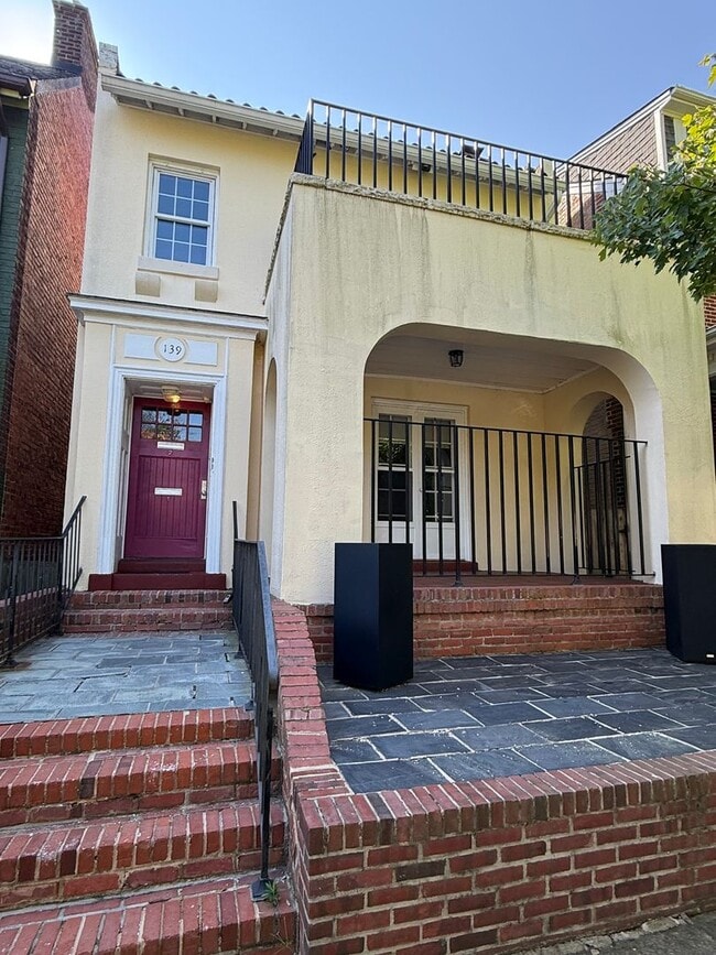 Building Photo - 139 S Colonial Ave Unit 1