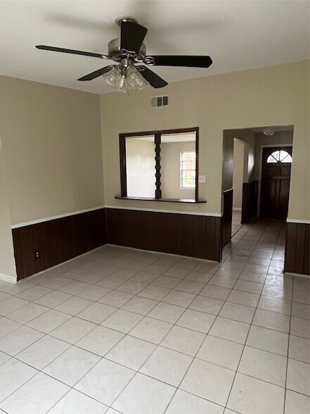 423 W Troy Rd