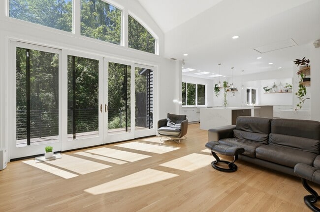 Photo - 227 NW Seblar Dr