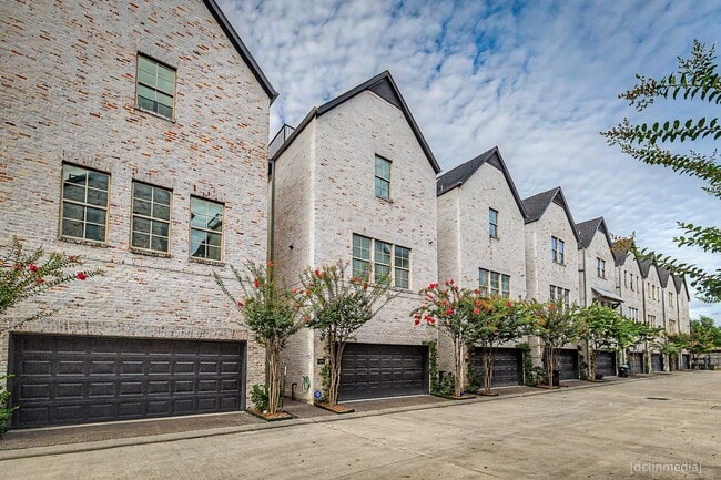 Building Photo - 4009 University Grove St