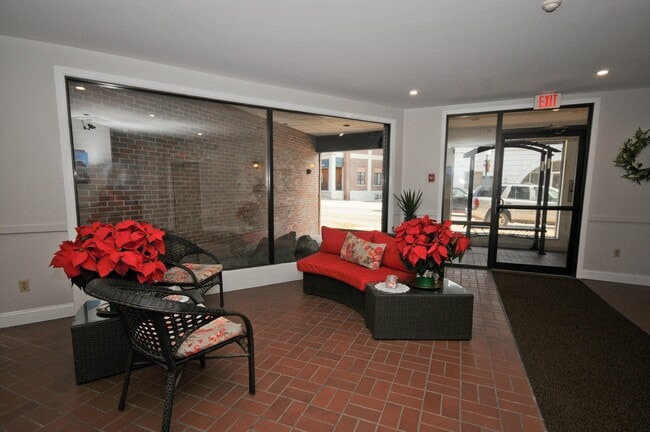 Main Lobby - 112 Franklin St Unit Downtown Condo
