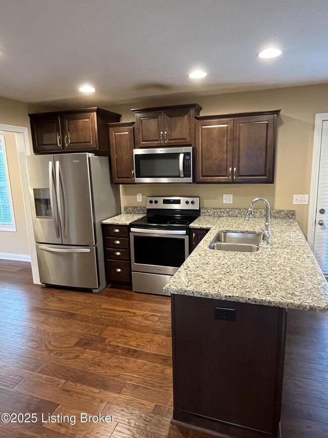 Photo - 208 Huckaberry St