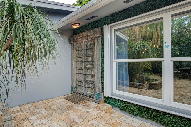 Photo - 1124 NW 15th Ct