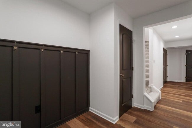 Photo - 320 W 11th St