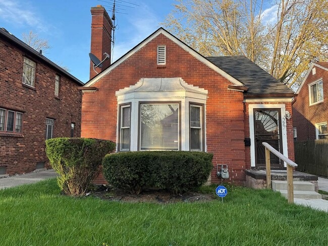 Building Photo - 3-Bedroom Detroit Home with Garage and Sun Porch