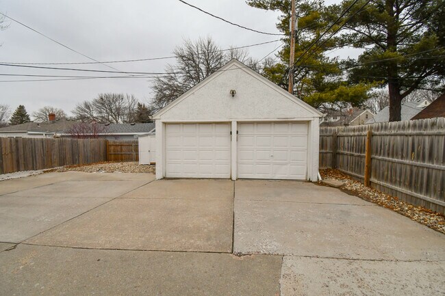 Photo - 2012 W 22nd St