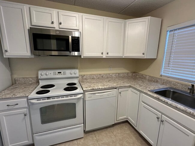 Building Photo - 416 N. Grandview Ave.