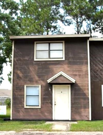 Great 2 Bedroom Townhouse Close to Both Bases - Great 2 Bedroom Townhouse Close to Both Bases